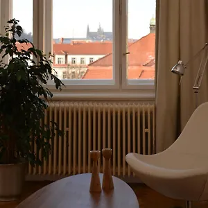 Apartment Beautiful View On The Castle Close To The Centre, Prag