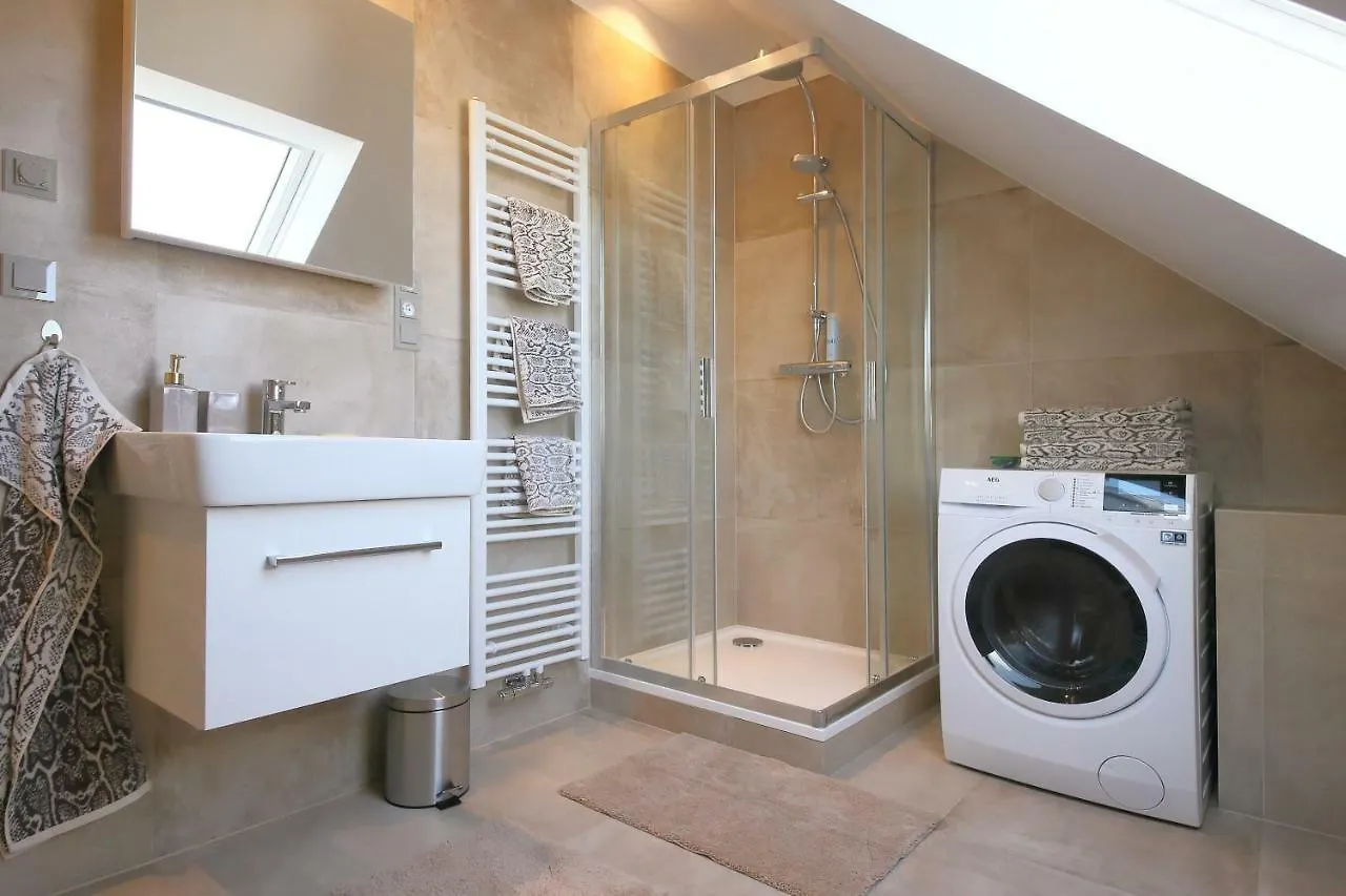 Prague Expat House Apartamento 0*,  República Checa