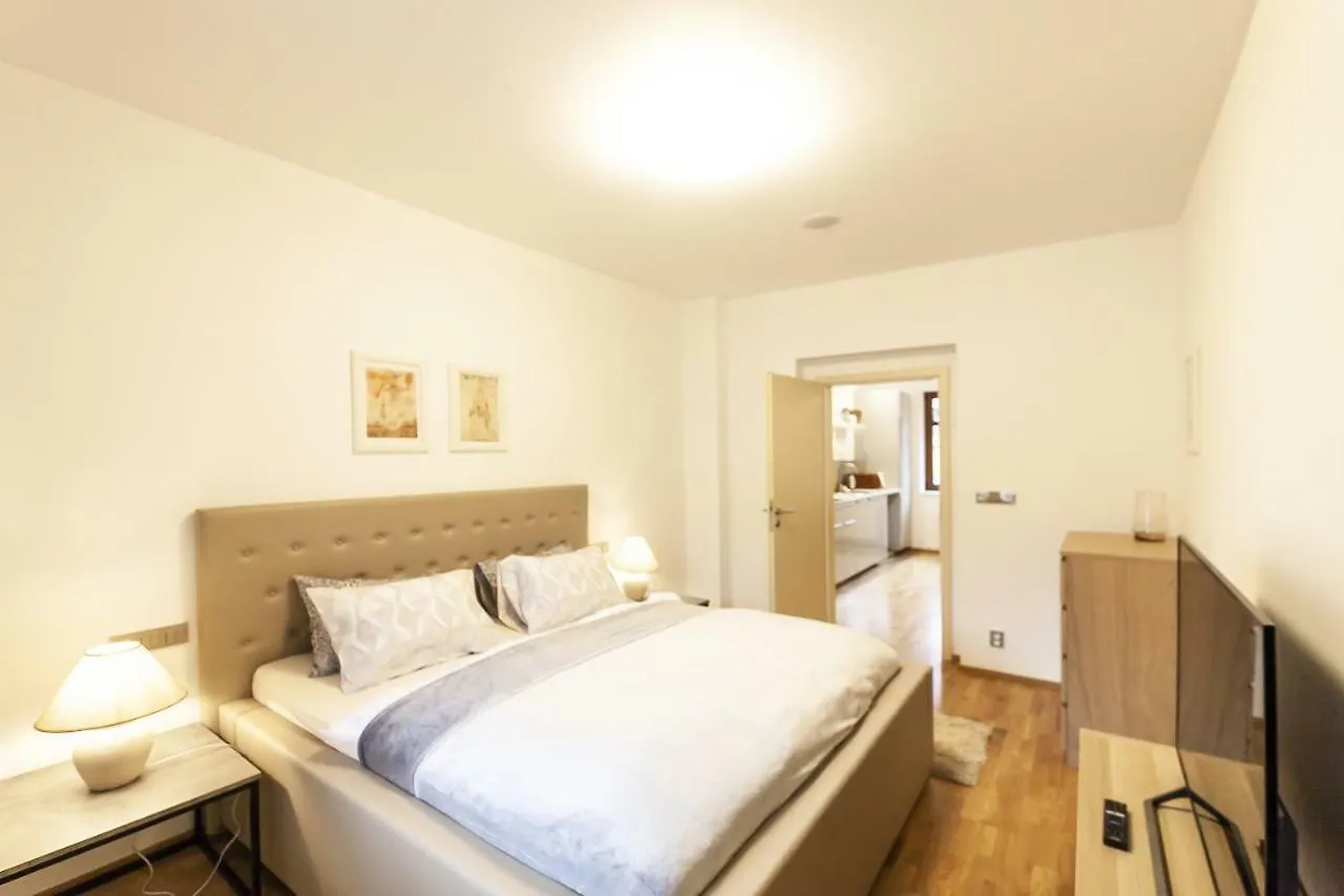 Prague Expat House Apartamento República Checa
